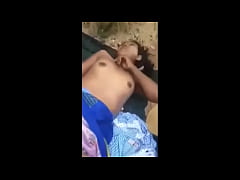 คลิปโป้ หนุ่มสาวไทบ้านใจกล้า! พากันมาเย็ดกันข้างเจดีย์ในวัดแบบไม่กลัวปาบและไม่กลัวคนเห็นแต่โดนมืดีแอบถ่าย คลิปxxxx ไว้